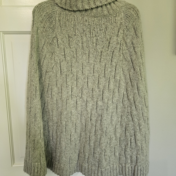 The Limited Gray Turtleneck Sweater - Picture 4 of 7